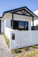 Sailfish Studio - Beachside Private Access Granny Flat by uHoliday - Chambres d’hôtes