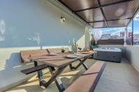 New, modern apartment with HOT TUB - Chambres d'hôtes Podstrana
