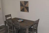 Cheerful 2-Bedroom, 2 bath with private parking - B&B