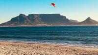Nautica 2 Bedroom Beachfront Apartment with Sea Views - Bed and Breakfast Bloubergstrand