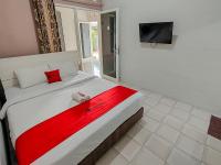 B&B Batu - RedDoorz near Alun Alun Batu 2 - Bed and Breakfast Batu