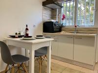 Central Stay in Kos, Near the Beach - El Greco Apartments No 14 - Chambres d'hôtes Kos
