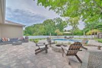 B&B Crystal River - Airy Crystal River Retreat with Backyard Oasis! - Bed and Breakfast Crystal River