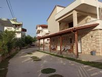 Yard Apartments - by Hotel Ronaldo - B&B Ksamil