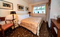 Zimmer mit Kingsize-Bett
