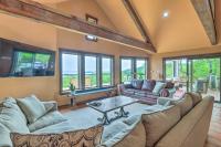 Spacious Canyon Lake Home on 3-Acre Property - B&B