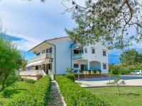 Apartments in House Liveric, in Vir at the beach - B&B