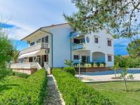 Apartments in House Liveric, in Vir at the beach - B&B