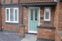 Tranquil 3 bedroom town house with Sky Glass - Bed and Breakfast