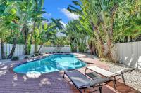 Beach House w/ Heated Pool - B&B