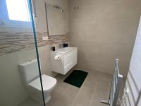 Tweepersoonskamer met 2 Aparte Bedden en Uitzicht op de Bergen