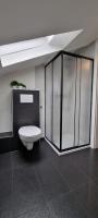 Apartamento con baño compartido