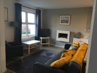 Cosy cottage with sea views close to local shops. - B&B