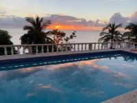 Oceanfront 3 bedrooms, 4beds, AC, WiFi, luxury villa