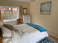 Large Ground floor apartment in the heart of Church Stretton with free parking - B&B