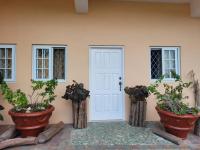 Sunbreeze Ocho Rios - A spacious, homely apartment - B&B Ocho Rios