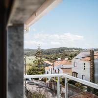Kodu Lodge - spacious 2 storey coastal home with balcony, sea view, garden & BBQ - B&B Santo Isidoro