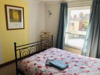 B&B Norwich - Cosy house, 3 bedrooms, private parking, wifi, patio - Bed and Breakfast Norwich