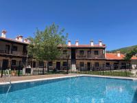 APARTAMENTOS DOÑA JIMENA DEL AMBROZ 4 Estrellas complejo único en el centro del pueblo - Chambres d'hôtes Hervás