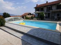 B&B Porto Valtravaglia - Attractive holiday home in Castellveccana with private pool - Bed and Breakfast Porto Valtravaglia