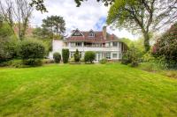 Large 3 Bedroom Apartment with Free Parking near Beach and Meyrick Park Fast WiFi - Chambres d'hôtes Bournemouth