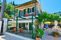 Olgas Cottage: Stone house on the beach - B&B
