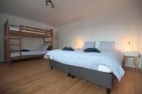 Zimmer mit Kingsize-Bett
