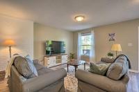 Waterfront Cottage w/ Boat Dock & 3 Decks! - Chambres d'hôtes Bracey
