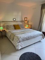 Villa Luigi a Poggio dei Pini, alloggio con giardino e posto auto - B&B Capoterra