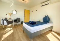 Chambre Simple avec Toilettes et Douche Communes