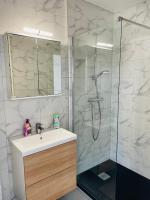 Superbe Studio, Hyper Center Tram3 by Basel& Airport, CH/DE/FR - Bed and Breakfast Saint-Louis