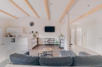 Große Ferienwohnung mit Balkon und perfekter Lage - B&B Eggenthal