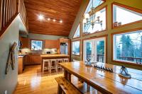 B&B Revelstoke - Stoke Cabin by Revelstoke Vacations - Bed and Breakfast Revelstoke