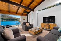 Queenstown Lakefront Dream 4 Bed