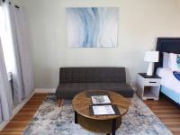Deluxe Queen Suite - 2