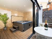 Scarborough Stays - Luxury Townhouse Ideal for large groups - HOT TUB - B&B Scarborough