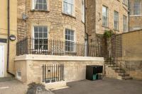 Georgian 2 Bed Apartment with 3 Bathrooms and Parking - B&B Bath