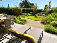 B&B Nizza - DOMAINE DES ROSES AP4222 by Riviera Holiday Homes - Bed and Breakfast Nizza