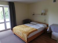 Camera Matrimoniale con Vista Giardino