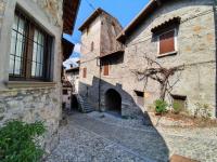 B&B Marone - Pleasant holiday home in Marone with balcony terrace - Bed and Breakfast Marone