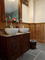 King Room with Spa Bath