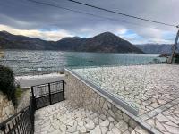 Modern Waterfront 3-Bed Apartment - B&B Donja Kostanjica