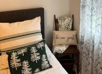 B&B Ore City - Cozy Getaway at Lake O' the Pines - Bed and Breakfast Ore City