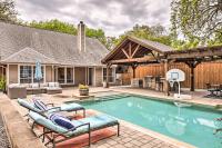 B&B Dallas - Updated Dallas Getaway with Outdoor Kitchen! - Bed and Breakfast Dallas