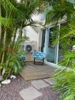 Centre & plage - T2 cosy avec terrasse & jardin - B&B Saint-Gilles les Bains