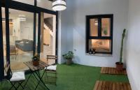 Acogedor apartamento en semisótano con patio y cerca de la Plaza de España - Ferienwohnung