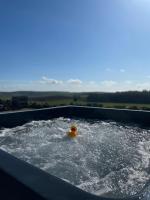 Meikle Aucheoch Holiday Cottage, plus Hot Tub, Near Maud, in the heart of Aberdeenshire - Chambres d'hôtes Peterhead