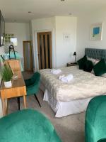 Superior Super Zimmer mit Kingsize-Bett oder Suite mit 2 Einzelbetten und Meerblick