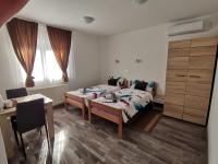 Zweibettzimmer mit eigenem Bad