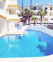 Albufeira Central Apartment, 10 mins walk to beach - B&B